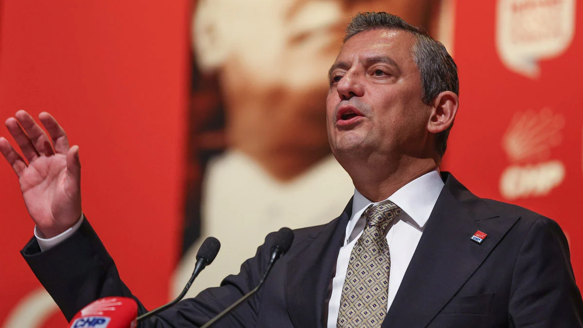 Özgür Özel'den Bahçelievler çağrısı: 'Bu meydanlar demokrasiyi getirecek'