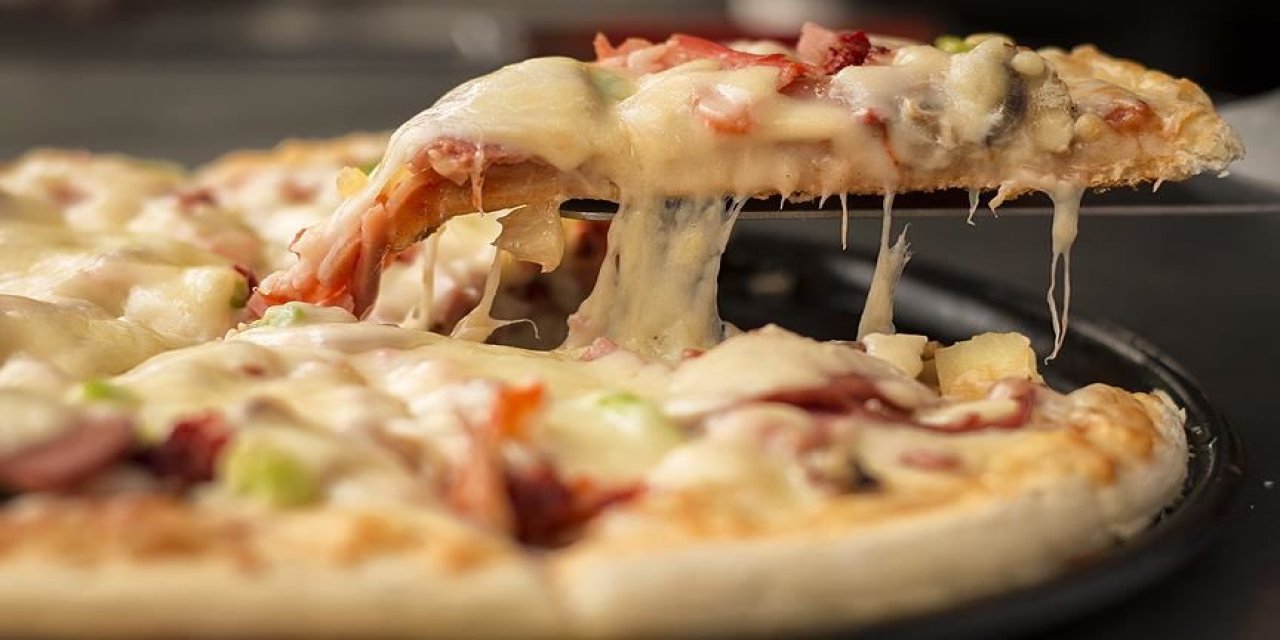 Milyonlarca eve giriyor! Herkes onunla yemek taşıyor: Türkiye’den gönderilen pizza kutularında kanserojen madde tespit edildi