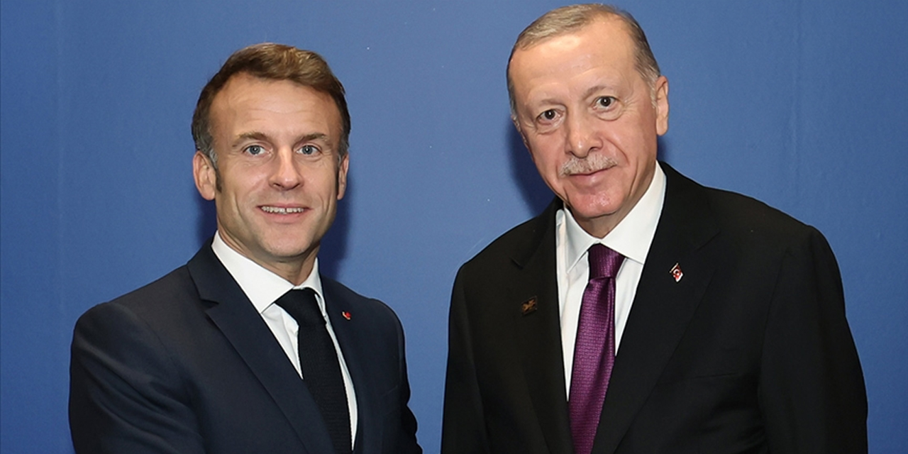 Macron ve Erdoğan, Suriye’de barışçıl geçiş için hızlı adımlar atılması gerektiğini vurguladı