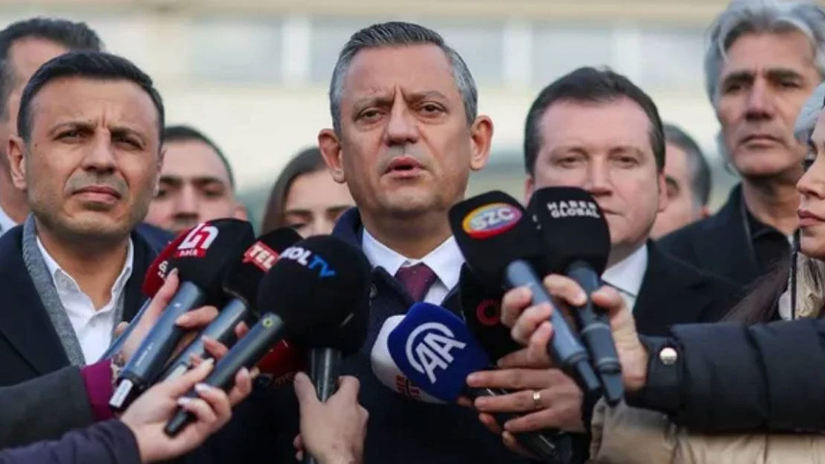 CHP lideri Özel, Silivri Cezaevi önünde: İbret-i alem olsun