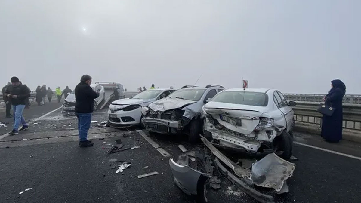 Diyarbakır'da 13 aracın karıştığı zincirleme kaza: 9 yaralı