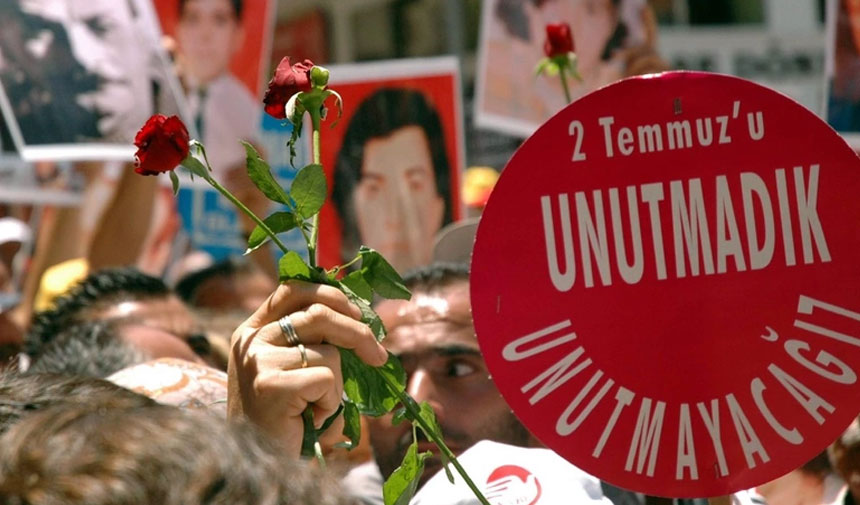 Sivas Katliamı'nın üzerinden 31 yıl geçti: Hayatını kaybedenler anıldı