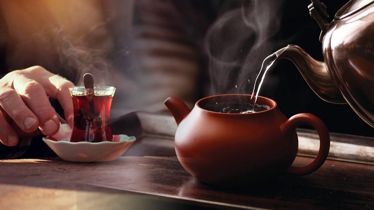 Çayı böyle demlemeyen içmesin! Karadenizliler bile bu yöntemi bilmiyor... İşte sır gibi saklanan çay demleme yöntemi