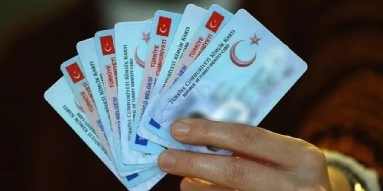Eski tip kimlik kartları kullananlar dikkat! 1 Ocak'tan itibaren işlem yapılmayacak