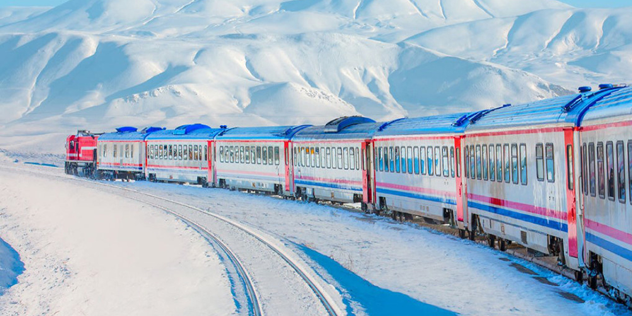 Turistik Doğu Ekspresi Kars’tan sezonun ilk seferine çıktı