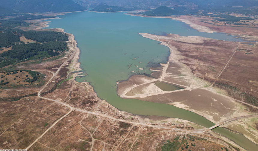 İzmir'de korkutan görüntü: Barajdaki doluluk oranı son yılların en düşük seviyesinde