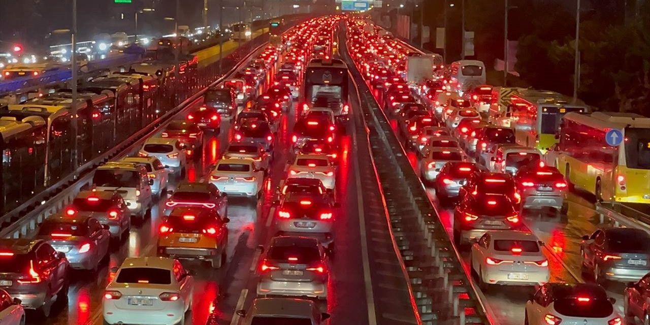 İstanbul’da trafik yoğunluğu yüzde 89’a ulaştı