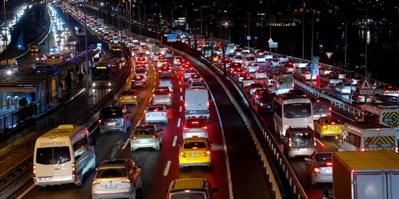 İstanbul'da Yılbaşı trafiği erken başladı