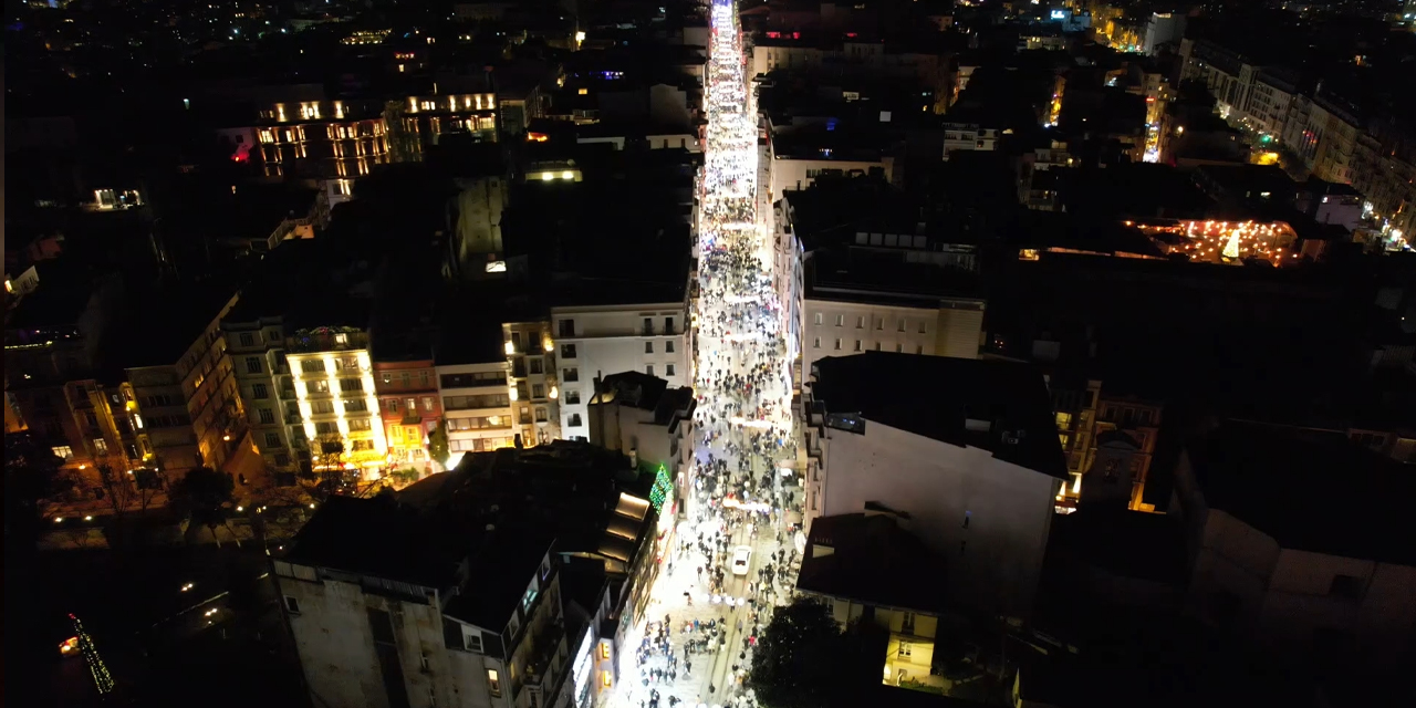 İstanbul'da Yılbaşı kutlamalarının merkezi Taksim Meydanı oldu