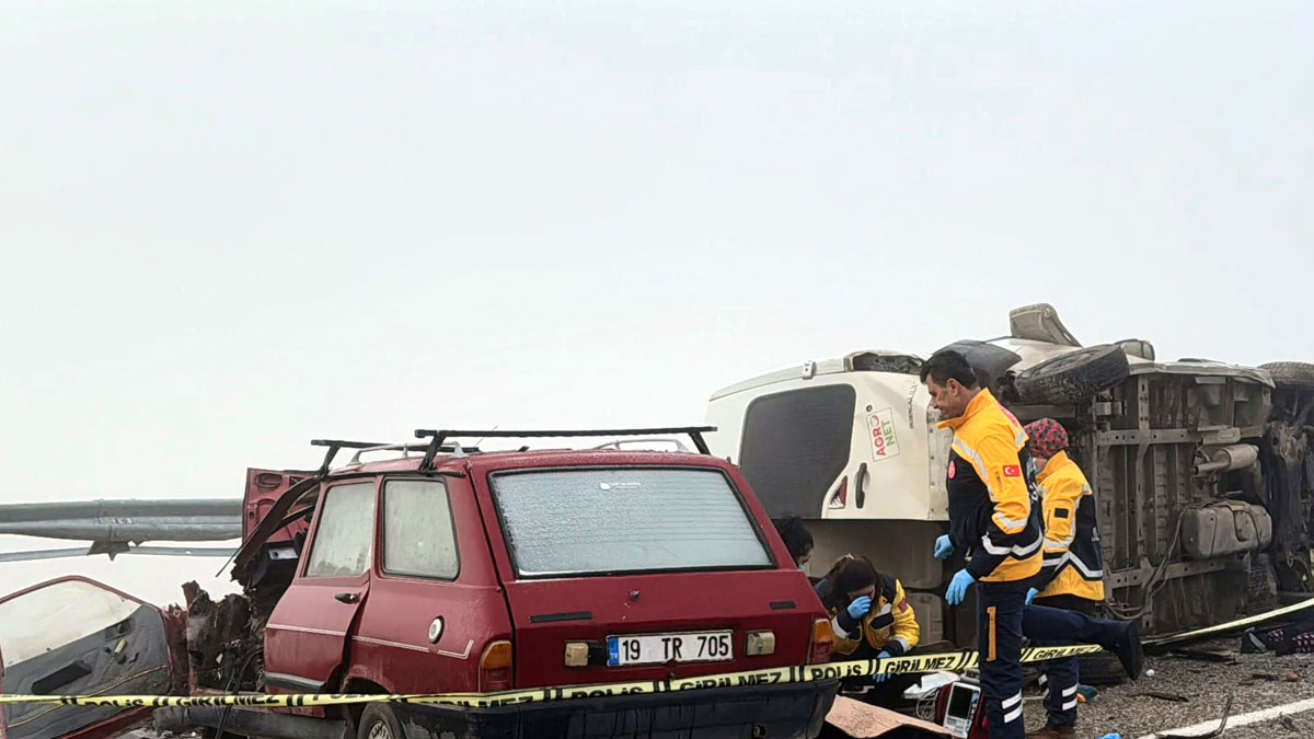 Kırşehir'de zincirleme kaza: Ölü ve yaralılar var