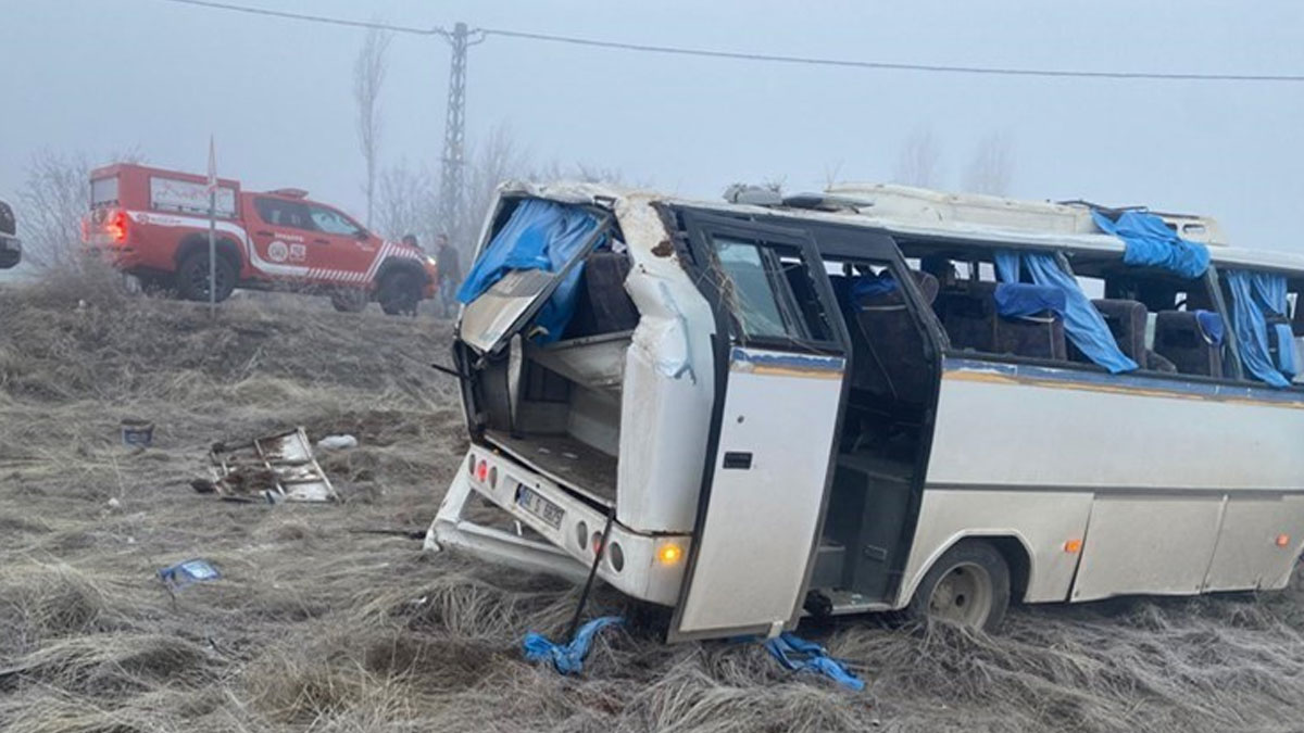Malatya'da işçi servisi devrildi: 1'i ağır durumda 17 işçi yaralı