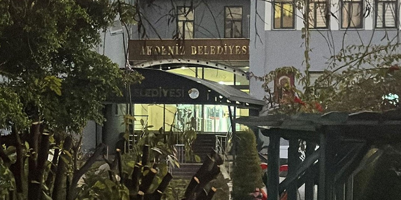 Akdeniz Belediyesi'ne kayyum atandı: Başkan ve üyelere tutuklama