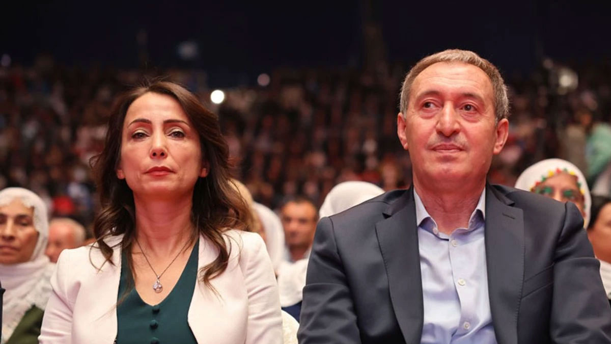 DEM Parti Eş Başkanları'ndan 'kayyım' tepkisi: İç barış kayyımla değil, demokrasiyle sağlanır