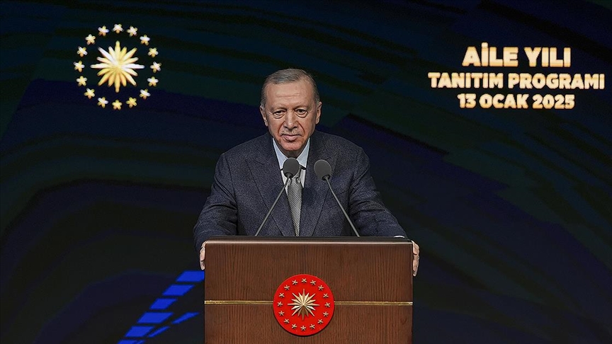 Cumhurbaşkanı Erdoğan duyurdu: Yeni evlenecek gençlere faizsiz kredi verilecek