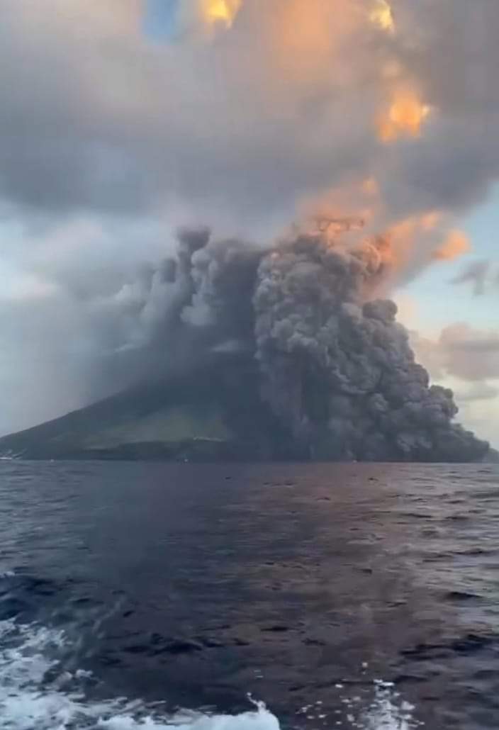 Sicilya’da kırmızı alarm! Stromboli Yanardağı faaliyete geçti