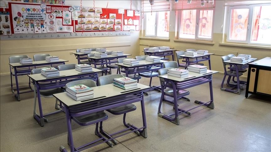 Özel okullarda ders kitabı ücreti kaldırıldı! Gelecek dönem ücretsiz dağıtılacak