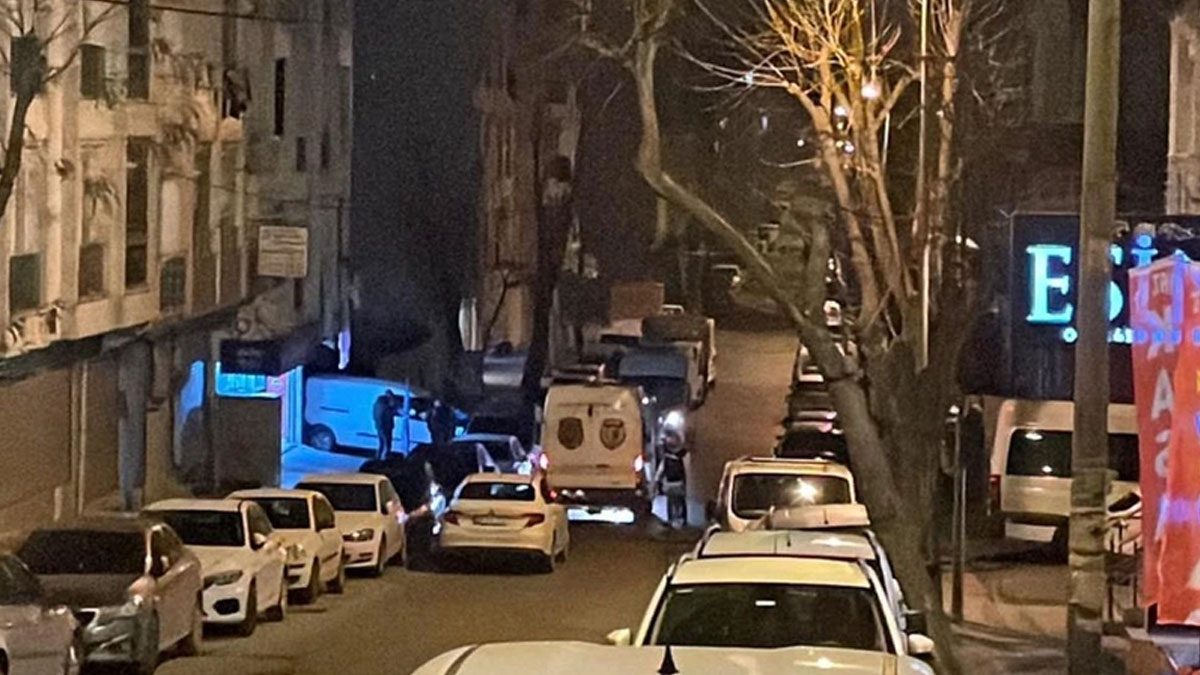Sokak ortasında cinayet! Saldırgan ortalıkta yok