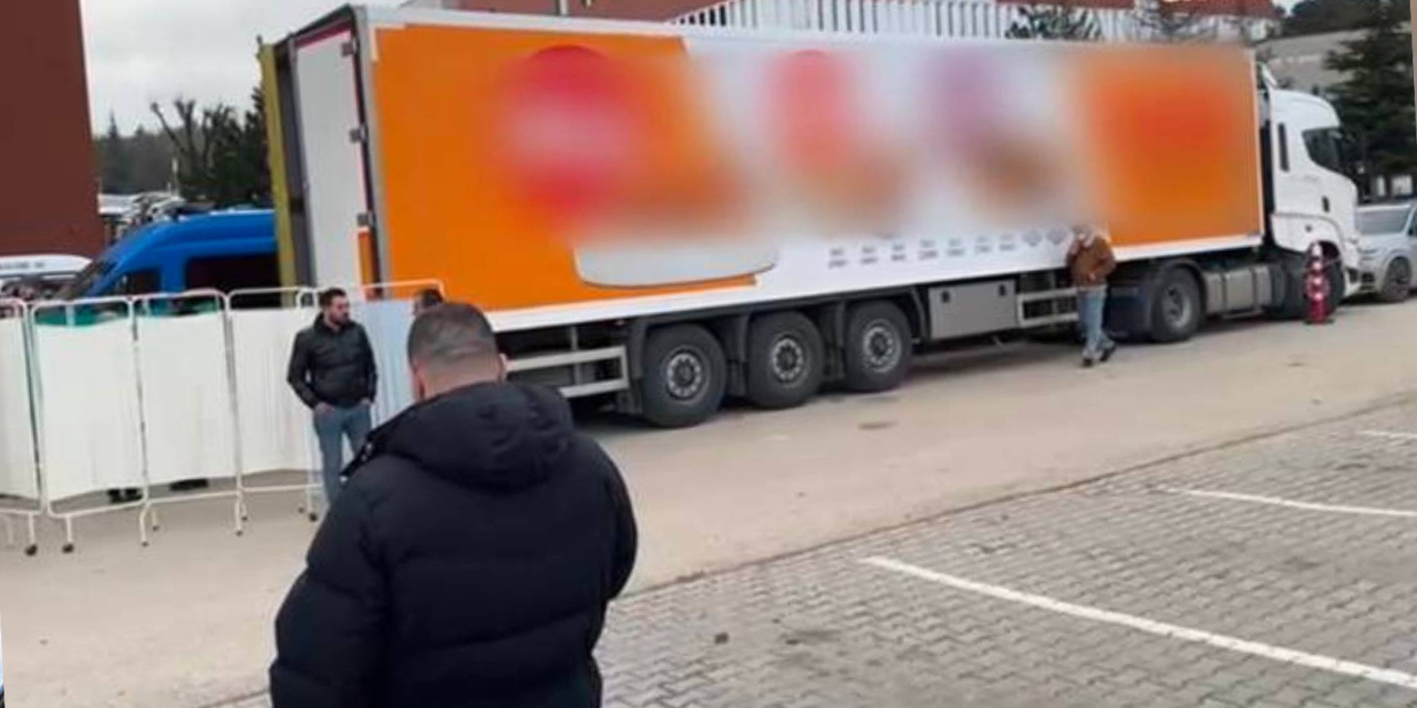 Bolu'daki yangında morg kapasitesi dolunca kullanılan tırdaki görseller tepki çekti: Firma açıklama yaptı