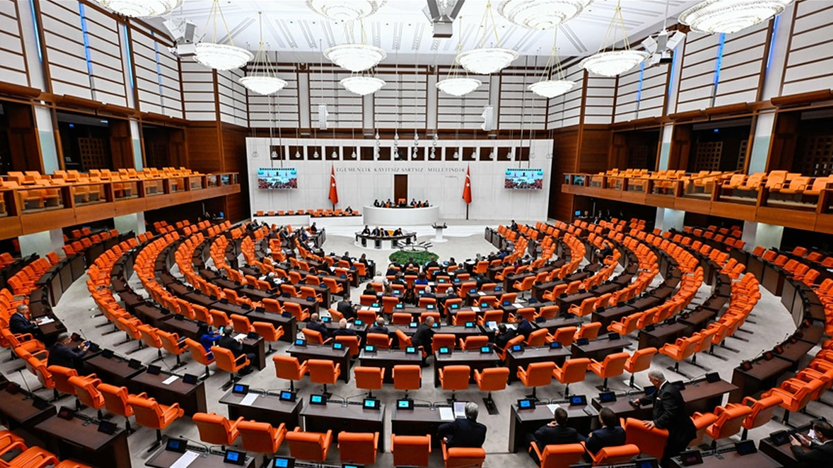 AK Parti, Bolu'daki yangın faciasıyla ilgili Meclis'e araştırma önergesi verdi