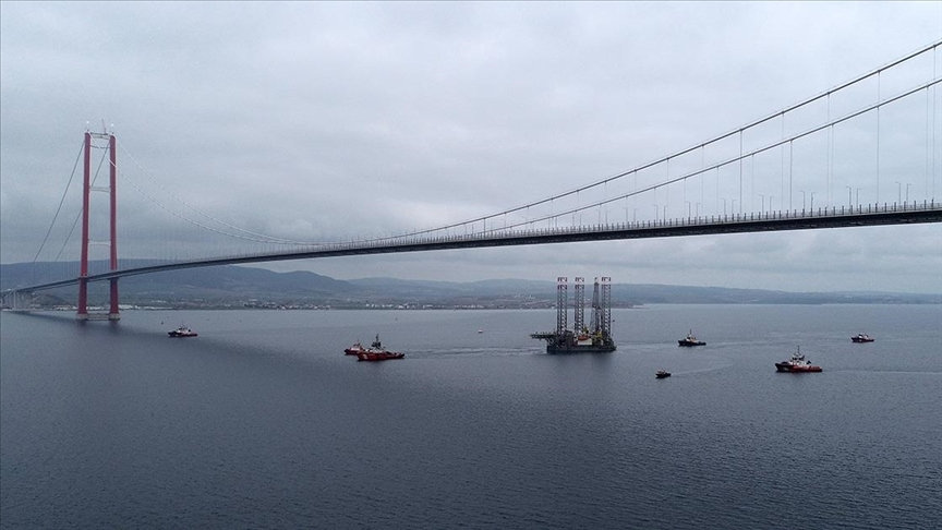 Çanakkale Boğazı'nda gemi trafiğine sis engeli: Çift yönlü trafik askıya alındı
