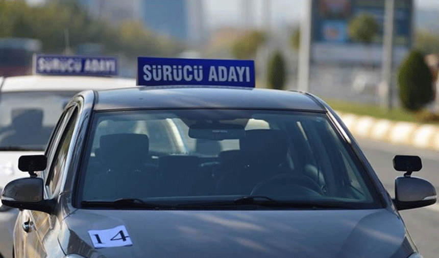 Ehliyet alacaklar dikkat! Direksiyon sınavında motor soruları azalıyor