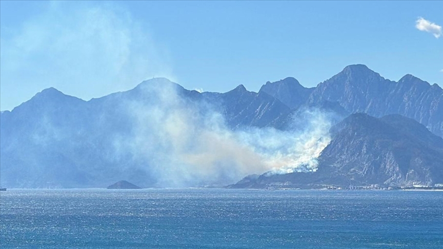 Antalya’da orman yangını: Ekipler müdahale ediyor