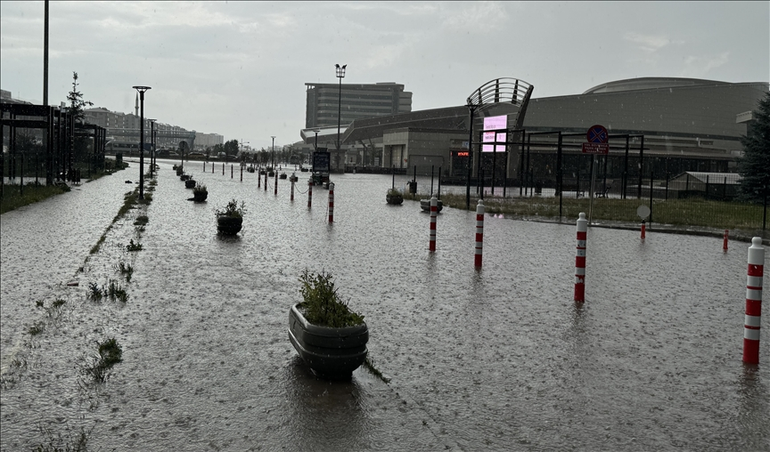 Meteoroloji uyardı! O 16 ilde sağanak bekleniyor: Yazı unutturacak yağışlar kapıda