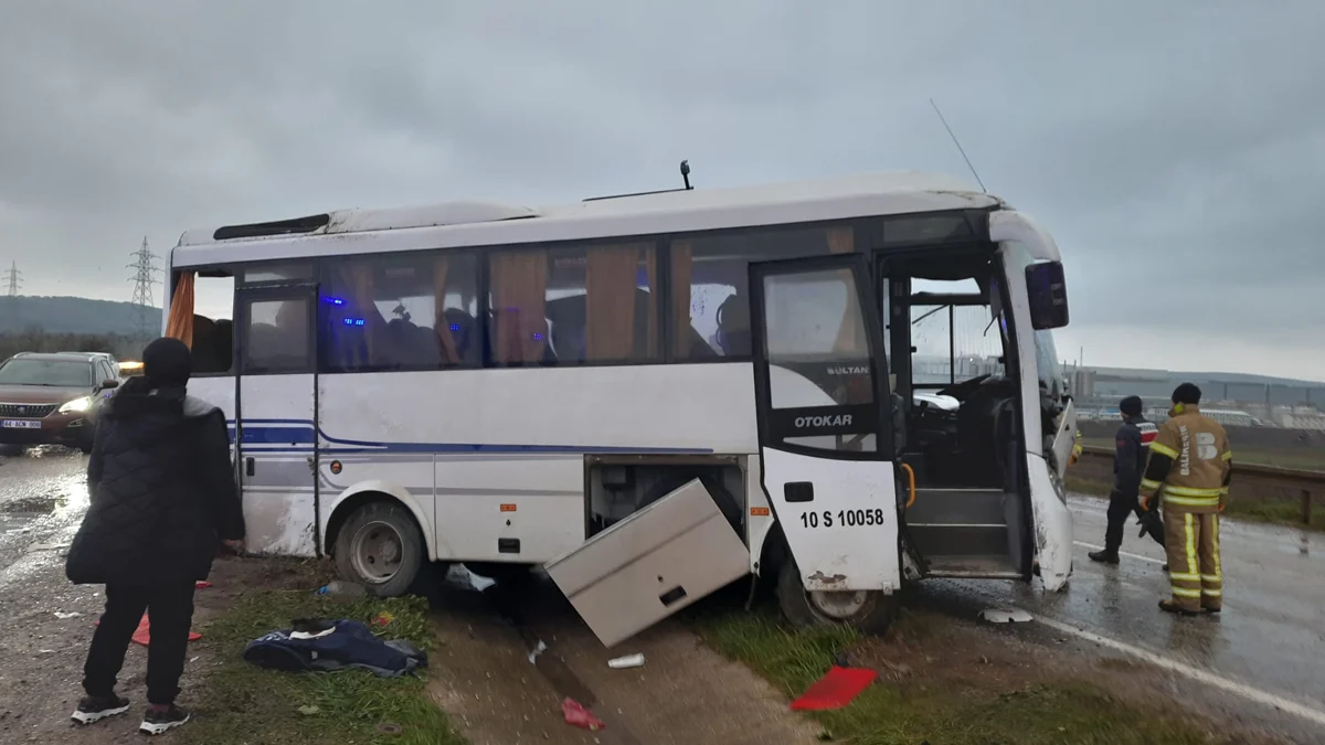 Balıkesir'de feci kaza! İşçi servisi devrildi: 18 yaralı