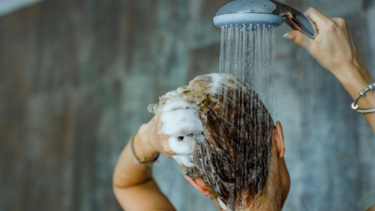 Duş alırken bunu fark ettiyseniz hemen önlem alın! Bu değişiklik alzheimerın erken belirtisi olabilir!