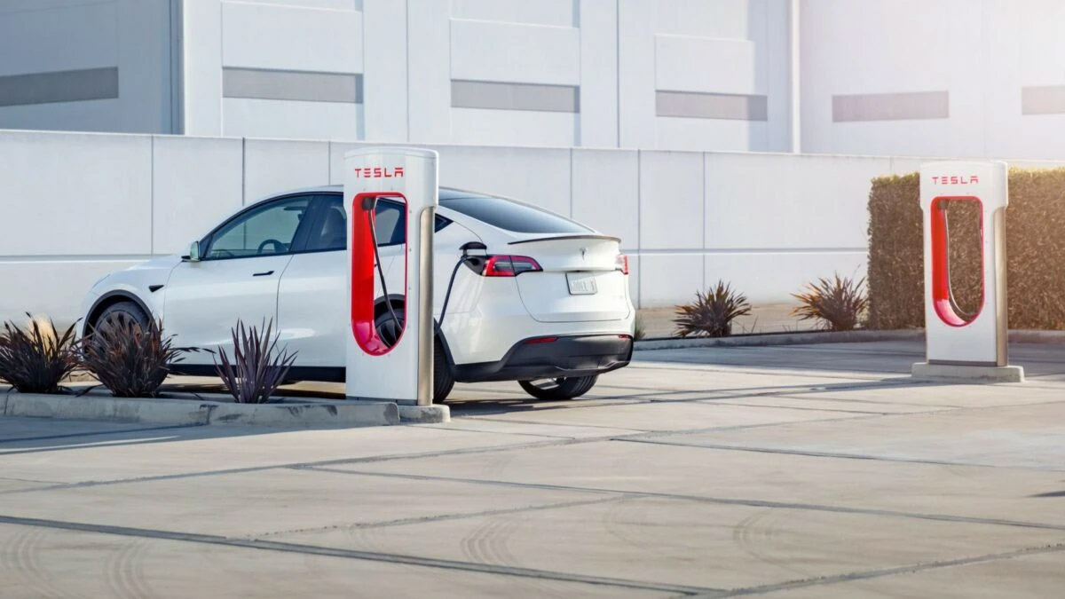 Tesla sahipleri şarja para ödemeyecek! Ömür boyu ücretsiz oldu: Elon Musk müjdeyi verdi!