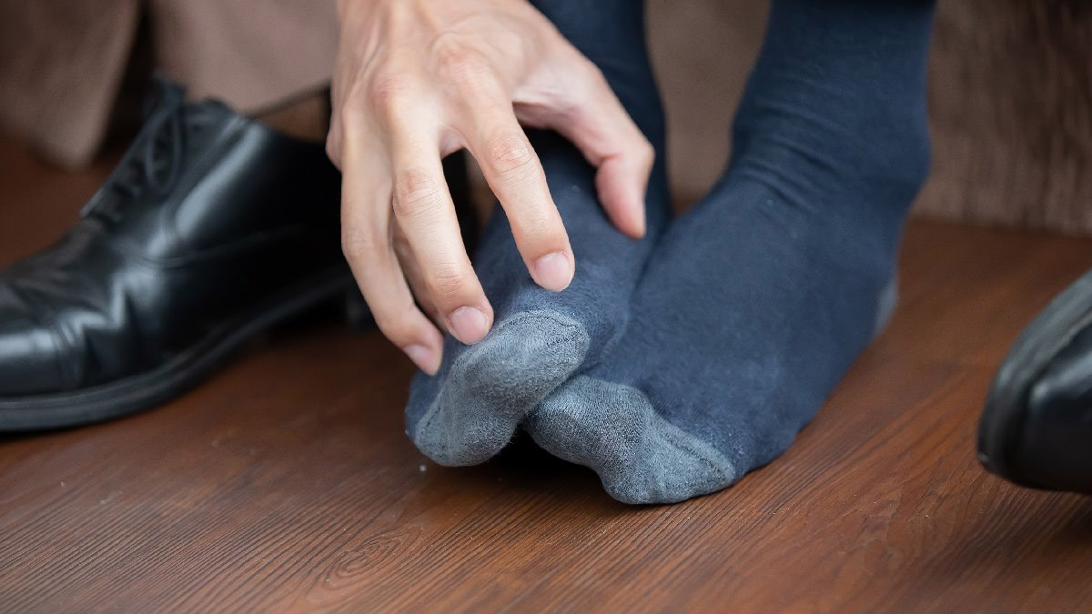 Ayak kokusuna veda edin! Uzmanlardan tavsiye: 7 adımda kurtulun...