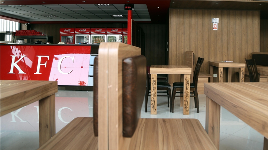 KFC ve Pizza Hut çalışanları hakları için ayakta: 7 bin kişi mağdur oldu