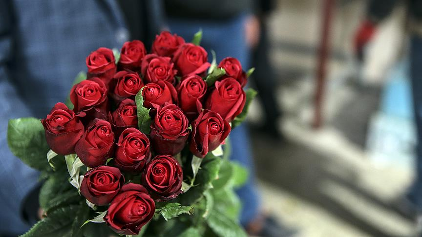 Sevgililer Günü öncesi gül fiyatlarına rekor zam! İşte güncel çiçek fiyatları
