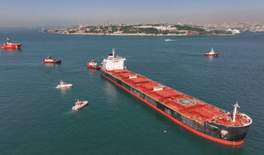 İstanbul Boğazı'nda gemi trafiği tekrar açıldı