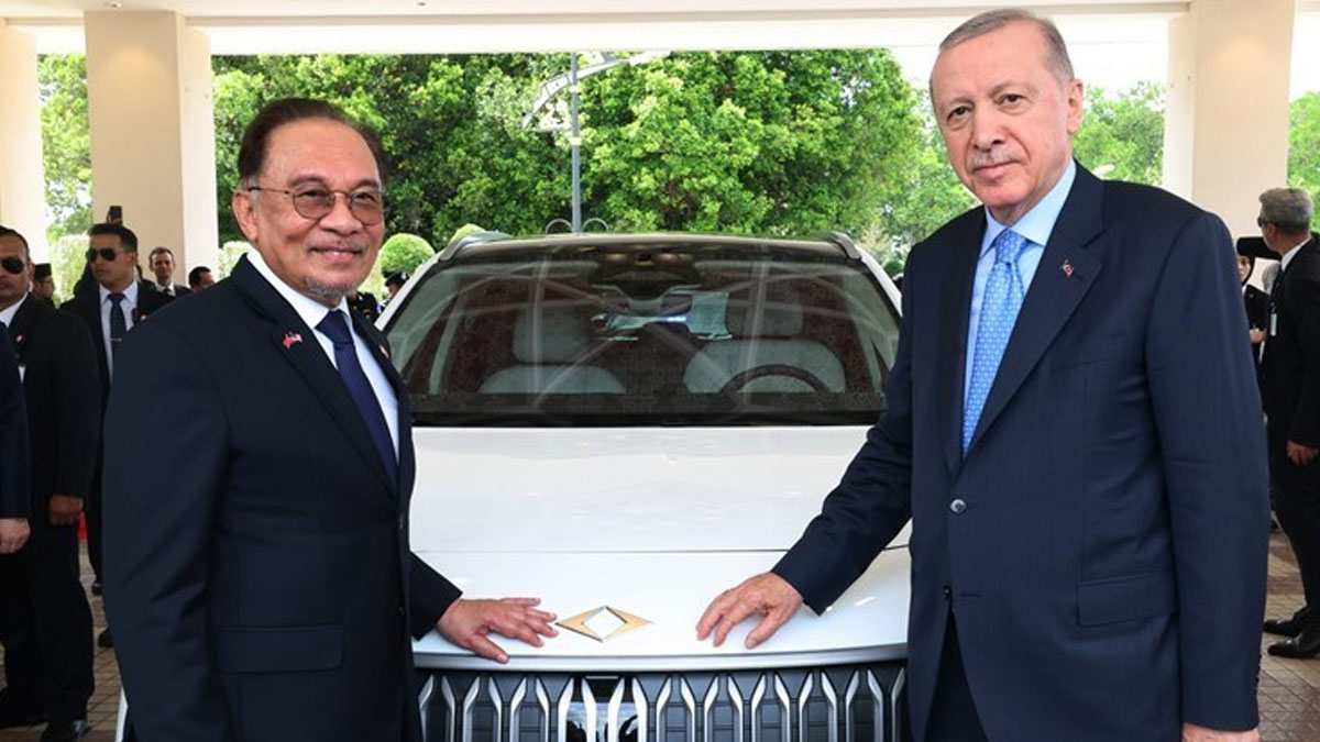 Erdoğan'dan Malezya Başbakanı'na Togg hediyesi