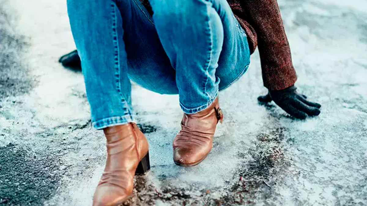 Kaygan zeminlere dikkat! Kış aylarında düşme riskini azaltmanın 5 etkili yolu