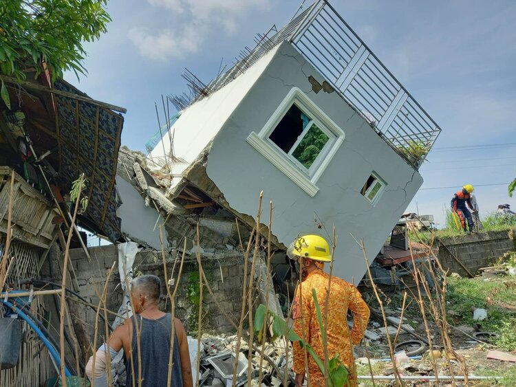 Filipinler’de 7,1 şiddetinde deprem!