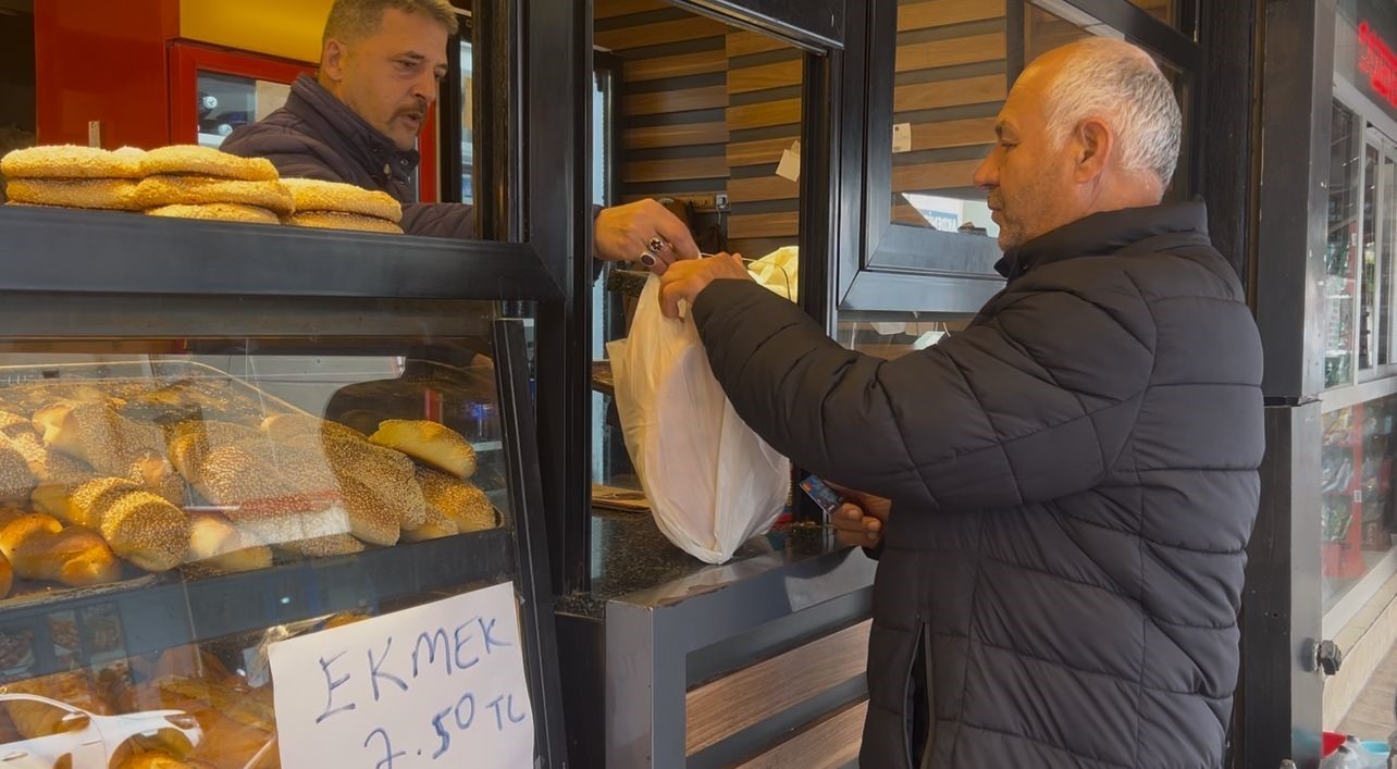 Hatay’da esnaftan vatandaşa destek: 200 gram ekmeği 7,5 TL'ye satıyor