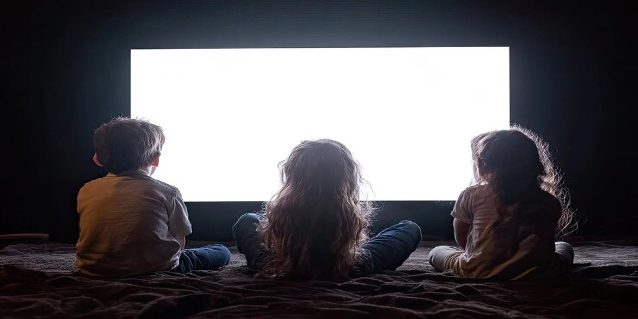 Çocuk filmlerinde nelere dikkat etmeli? Küçük izleyiciler için altın kurallar