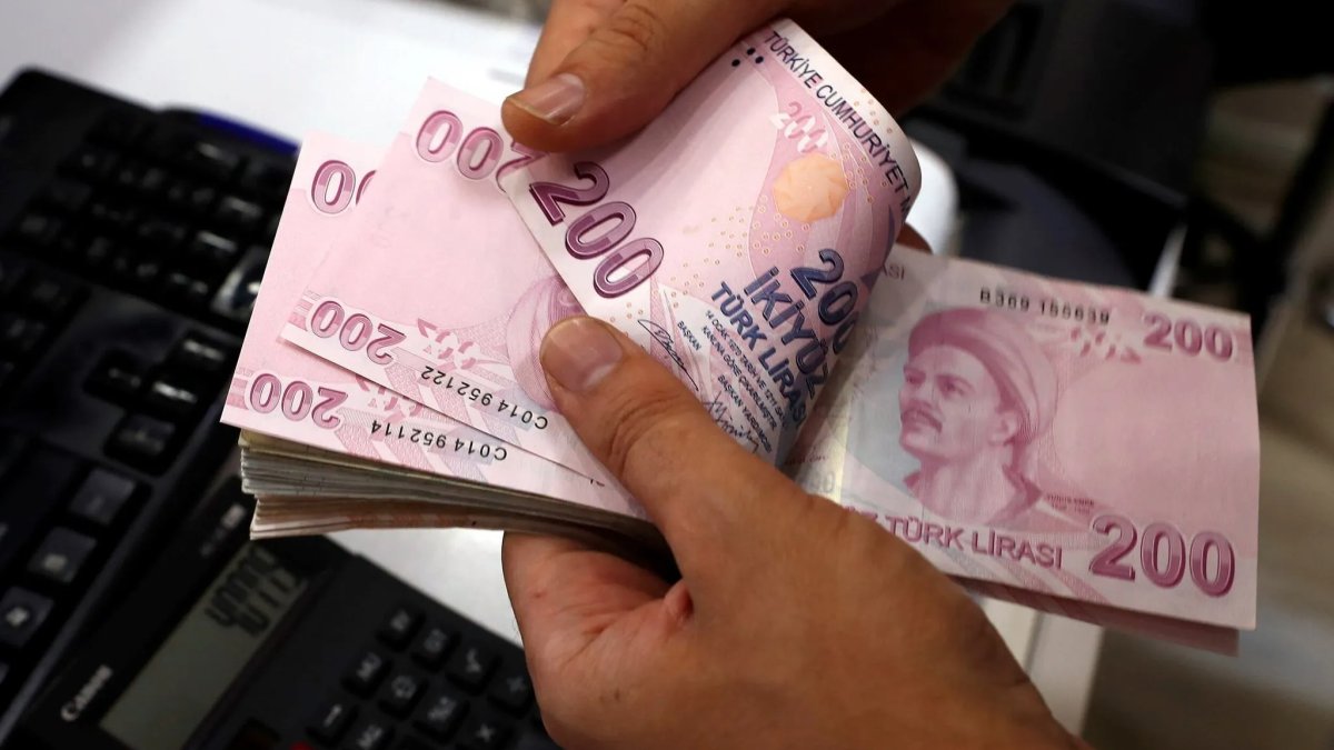 Milyonlarca emekli o zammı bekliyor: Ünlü ekonomist yüzde 50 artış diyerek açıkladı