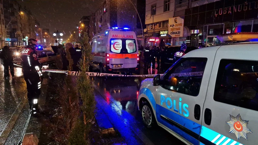 Polis aracında intihar! Silahı üzerinde saklamış