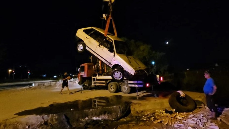 Antalya'da otomobil sulama kanalına devrildi: 1 ölü, 4 yaralı