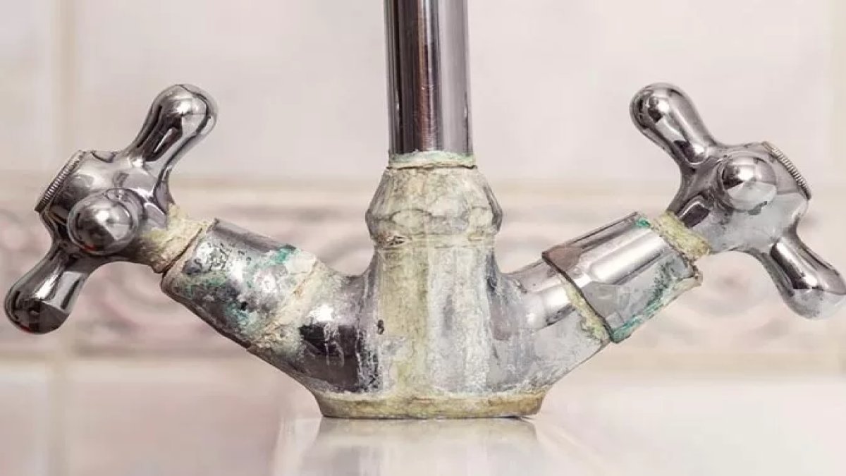 Muslukları anında parlatıyor: Kireçi şıp diye söküp atıyor