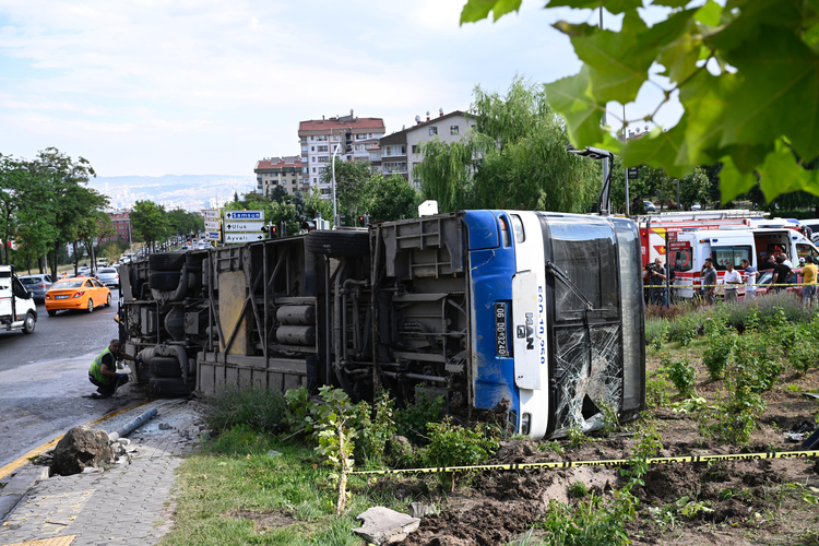 Ankara’da EGO otobüsü devrildi: 5 yaralı