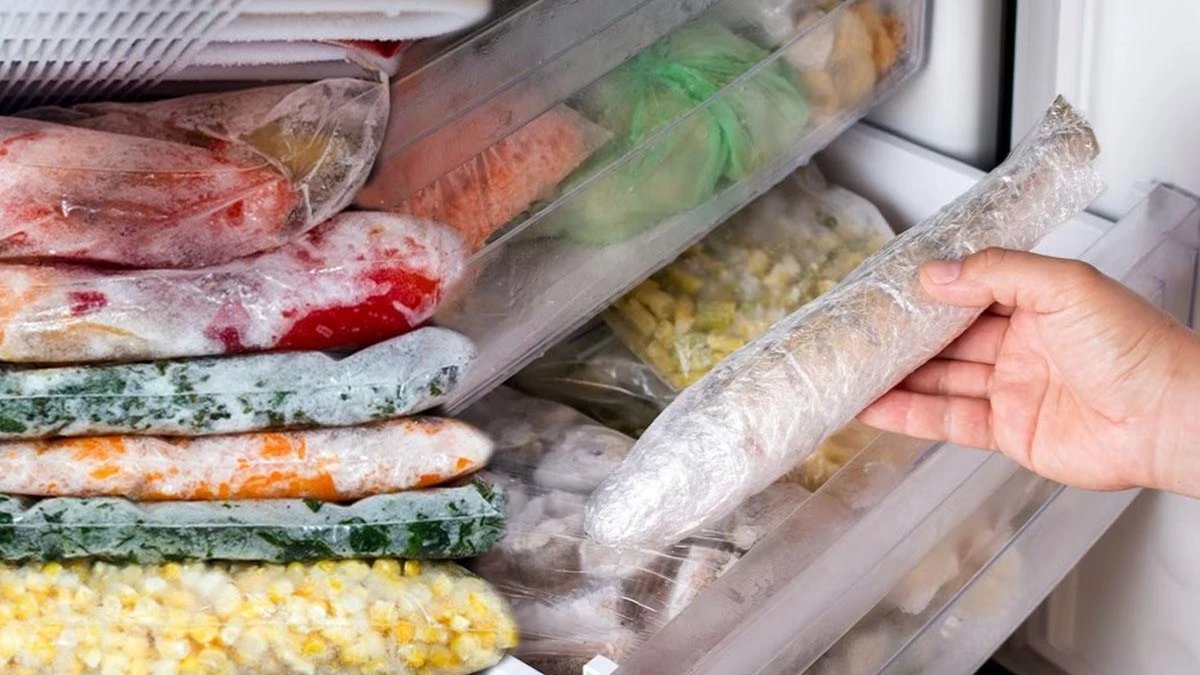 Bu yiyecekleri asla derin dondurucuya sokmayın: Faydasından çok zararı var