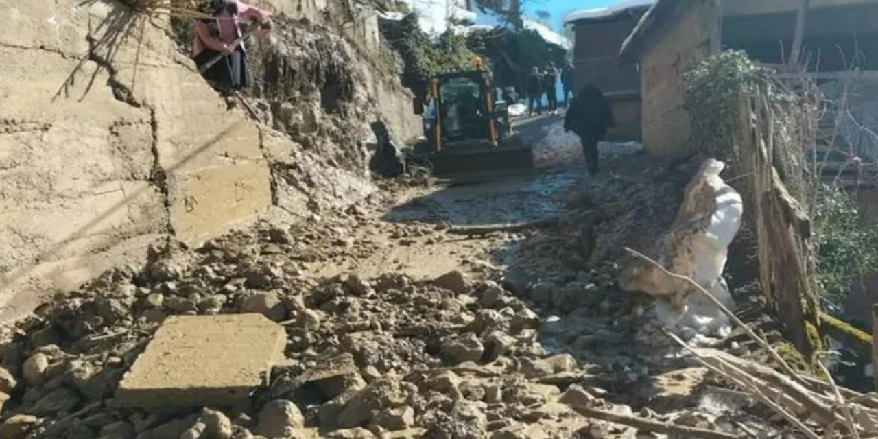 Rize'de heyelan alarmı! 4 ev boşaltıldı