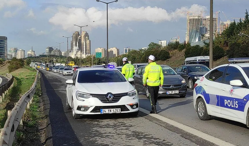 Bakan Yerlikaya: 312 çakarlı sürücüye işlem yapıldı