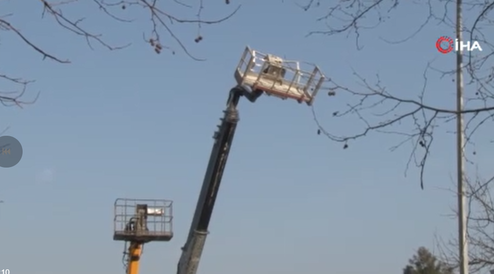 Vinç sepeti açıldı 4 işçi yere çakıldı! Feci kaza