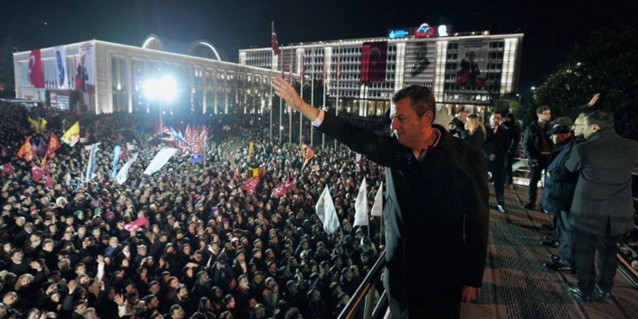 Özgür Özel geceyi Saraçhane'de geçirdi: Bugün de vatandaşlara seslenecek