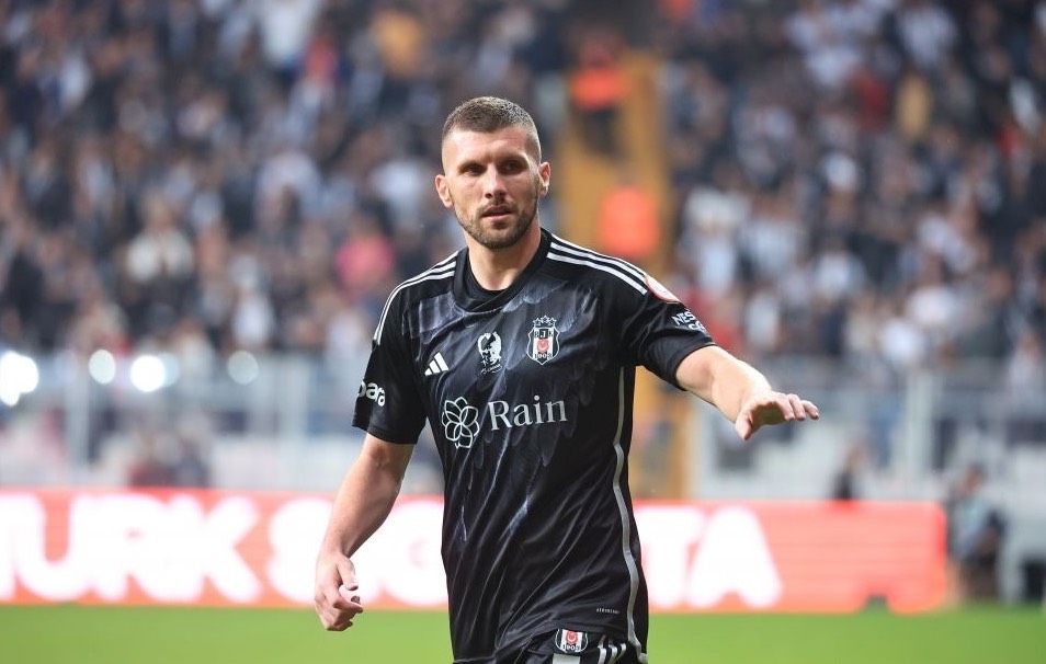 Beşiktaş’ta Ante Rebic krizi! Maaşı ödenmeden ayrılmayı reddetti